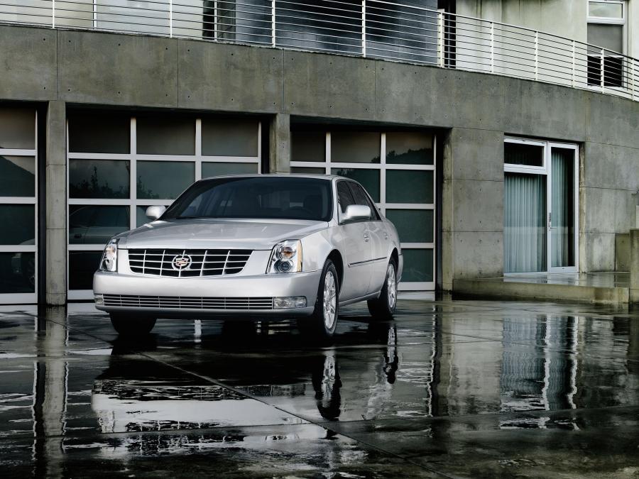  Cadillac DTS 2011 года  (фото 3 из 3)